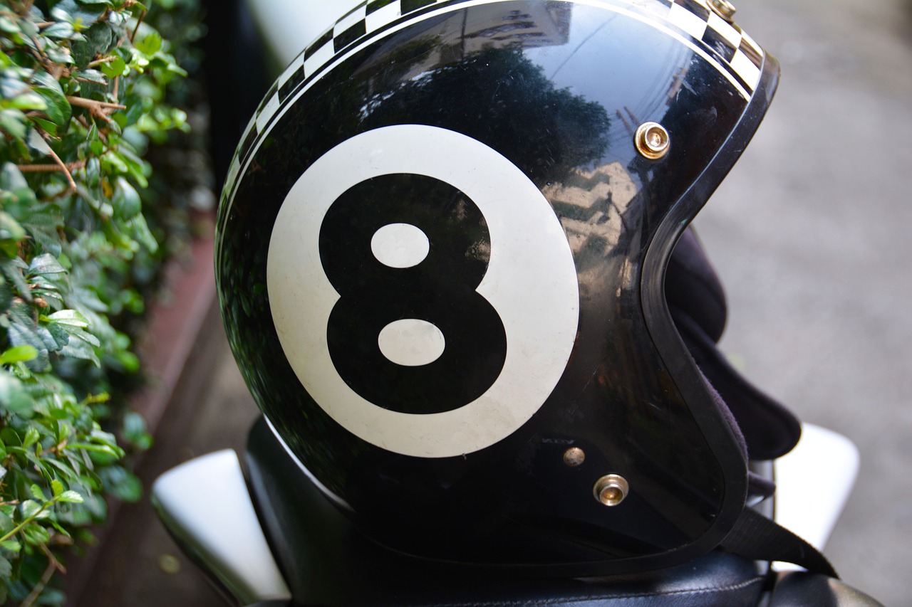 eight, motorbike helmet, lid-1314275.jpg